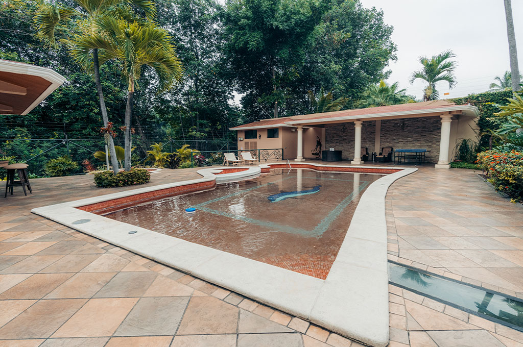 Pool 01